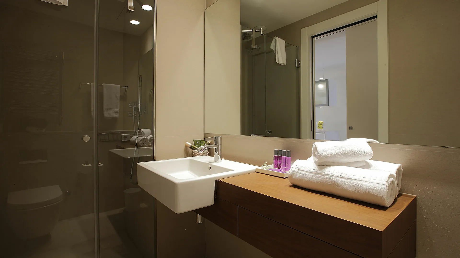 Cosmo Apartments Rambla Catalunya Barcelona Spain